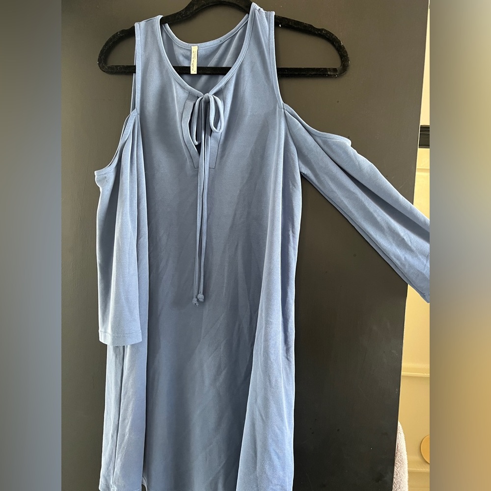 maternity dress size small, never worn